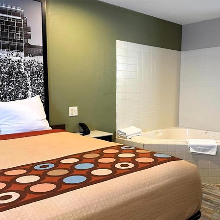 Super 8 By Wyndham Frankfort In Exterior photo